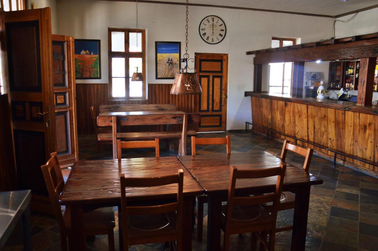 Central Hotel Omaruru Bagian luar foto