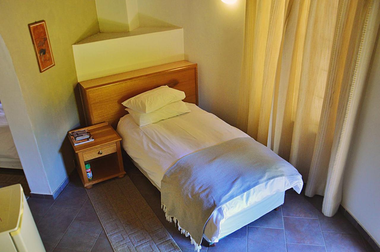 Central Hotel Omaruru Bagian luar foto